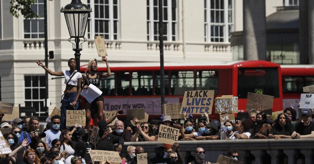 បាតុ​កម្ម​នៅ​សហរដ្ឋ​អាមេរិក​​ រាល​ដាល​ដល់​អង់គ្លេស​!