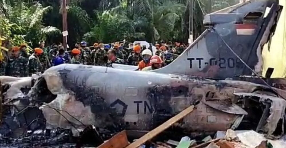 យន្ត​ហោះ​ចម្បាំង​ឥណ្ឌូនេស៊ី ធ្លាក់​ចំ​ផ្ទះ​ប្រជា​ជន​ជា​ច្រើន​ខ្នង​ពេល​កំពុង​ហ្វឹក​ហាត់​