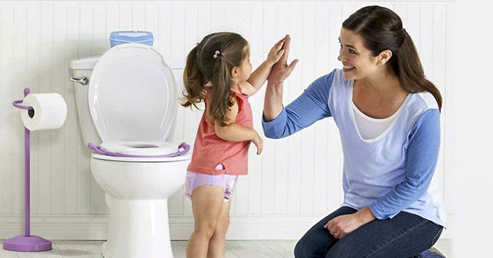 គួរចាប់ផ្តើមបង្ហាត់កូនតូចឱ្យចេះចូលបន្ទប់ទឹកដោយខ្លួនឯងនៅពេលណាល្អ?