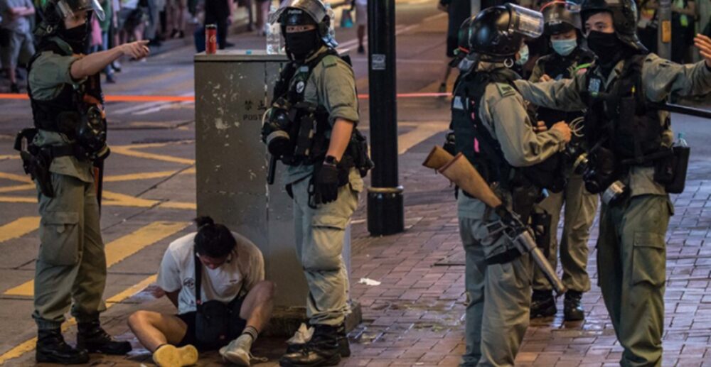 ហុងកុង​ចាប់​ខ្លួនបាតុករ​370​នាក់​ ក្នុង​នោះ​មាន​​10​នាក់ត្រូវ​បាន​ចោទ​ពី​បទ​ “រំលោភ​ច្បាប់​សន្តិសុខ​ថ្មី​”