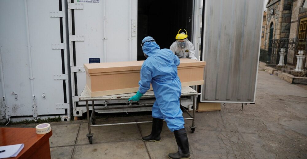 មុខ​របរ​ប្រមូល​សាក​សព​អ្នកជំងឺ​COVID-19 កំពុង​ត្រូវ​ប៉ាន់​នៅ​ប៉េរូ