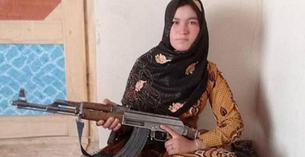 សងសឹក!! ក្មេងស្រីអាហ្វហ្គានីស្ថាន បាញ់រះកាំភ្លើងអាកា ប្រហារជីវិត “អ្នកប្រយុទ្ធតាលីបង់” ស្លាប់ 2នាក់ គុំដោយសារសម្លាប់ឪពុកម្ដាយនាង