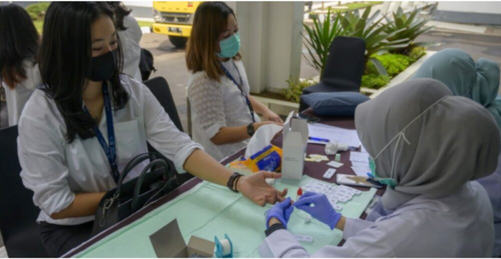 កម្ពុជារកឃើញអ្នកផ្ទុកCOVID-19 1ករណីបន្ថែមទៀត ខណៈពិភពលោករកឃើញជិត1ម៉ឺននាក់ក្នុងរយៈពេល24ម៉ោងចុងក្រោយនេះ