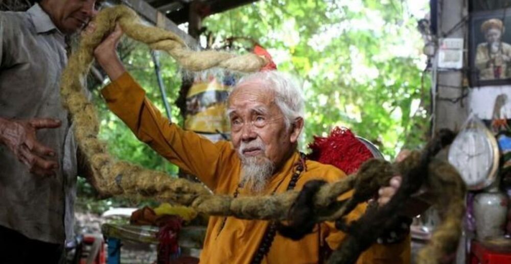 លោកតាវ័យ92ឆ្នាំ ទុកសក់​ប្រវែង​5​ម៉ែត្រ​រយៈ​ពេល80ឆ្នាំដោយមិនដែលបានកាត់