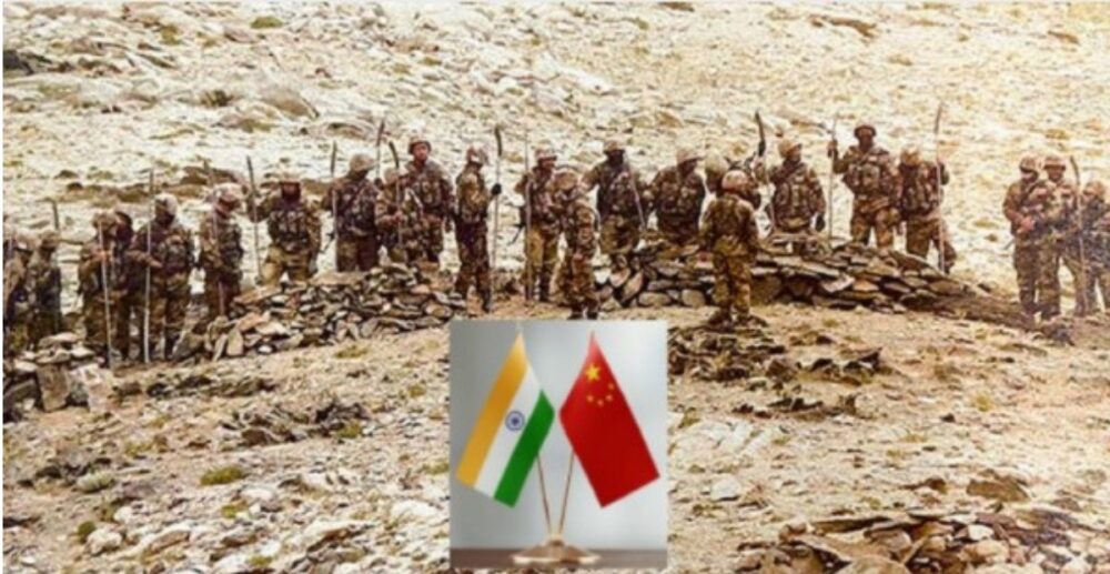 ទាហានចិនត្រូវបានចោទប្រកាន់ថា បាននាំគ្នាកាន់ដាវ លំពែង និងកាំបិតផ្គាក់ ប្រមូលផ្ដុំគ្នានៅក្បែរព្រំដែនឥណ្ឌា