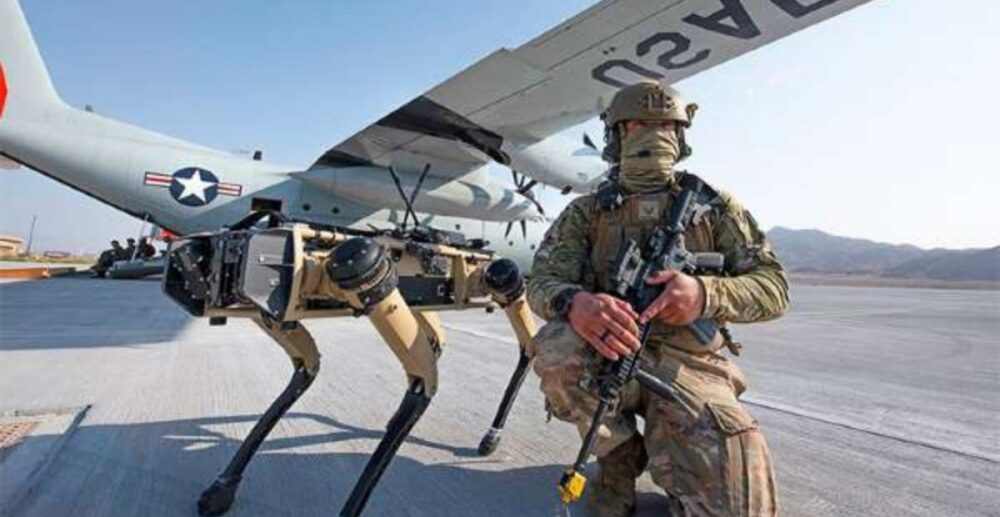 ឆ្កែយន្តរបស់សហរដ្ឋអាម៉េរិក ដើរល្បាតមូលដ្ឋានទ័ពអាកាស