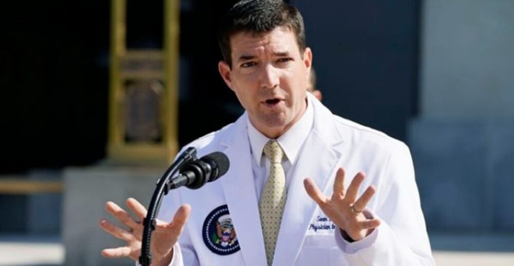 លោក Trump ធ្លាប់ត្រូវដកដង្ហើមពីប្រព័ន្ធជំនួយអ៊ុកស៊ីហ្សែន ដោយសារកំហាប់អ៊ុកស៊ីហ្សែនក្នុងឈាមថយចុះ ព្រោះតែក្ដៅខ្លួនខ្លាំង