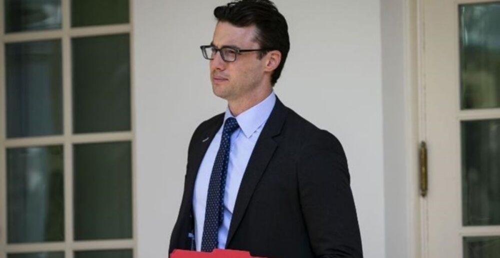 ជំនួយការផ្ទាល់ម្នាក់ទៀតរបស់លោក Trump ឆ្លងវីរុសCOVID-19