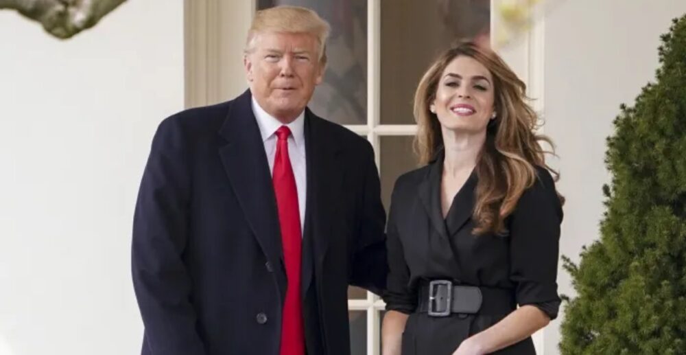 Trump ចាប់ផ្ដើមនៅដាច់ដោយឡែក និងរង់ចាំលទ្ធផលតេស្តរកវីរុស បន្ទាប់ពីជំនួយការផ្ទាល់ម្នាក់ បានឆ្លងCOVID-19