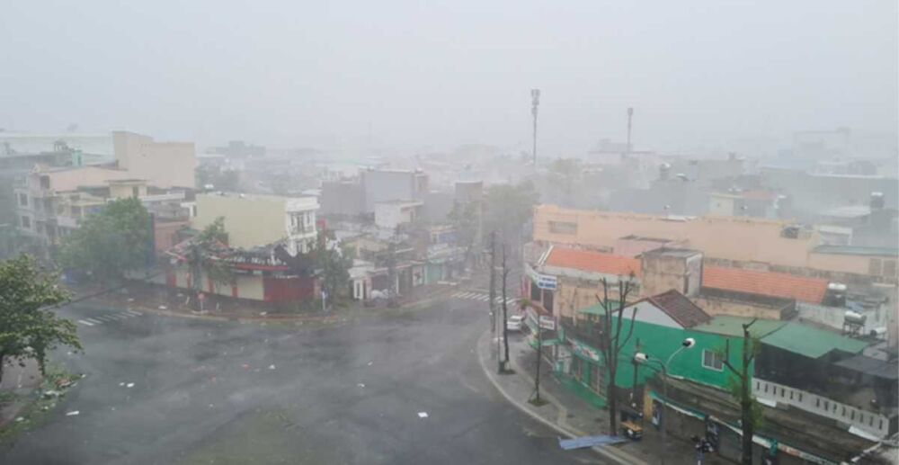 ទិដ្ឋ​ភាព​​ព្យុះ​​ Molave​ ដែល​កំពុង​​វាយ​​ប្រហារ​ប្រទេស​វៀតណាម​ (វីដេអូ និង​រូបថត)