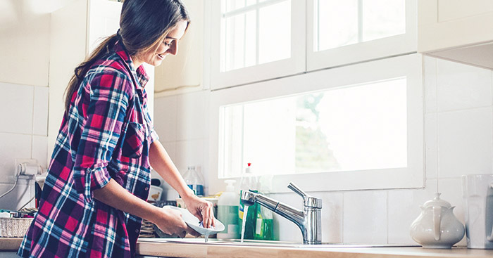 ប្រយោជន៍ល្អៗ 8យ៉ាងទៀត របស់ទឹកសាប៊ូលាងចាន ដែលបងៗស្រ្តីមេផ្ទះមិនធ្លាប់ដឹង