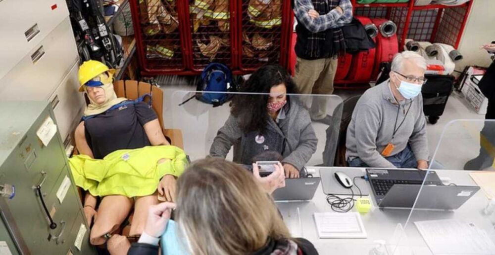 ទិដ្ឋភាពប្លែកៗនៅខាងក្នុងនិងក្រៅការិយាល័យបោះឆ្នោតនៅសហរដ្ឋអាមរិក