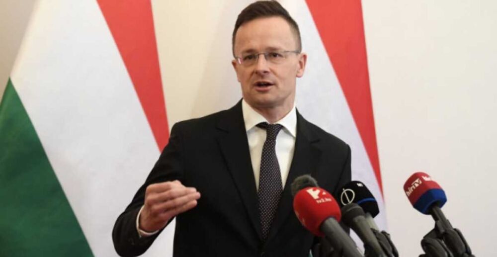 រដ្ឋមន្ត្រី​កម្ពុជា​2រូប​នឹងនៅដាច់​ដោយ​ឡែក​ ដោយ​សារ​រដ្ឋមន្ត្រី​ប្រទេស​ហុង​គ្រី​បាន​ឆ្លង​Covid-19