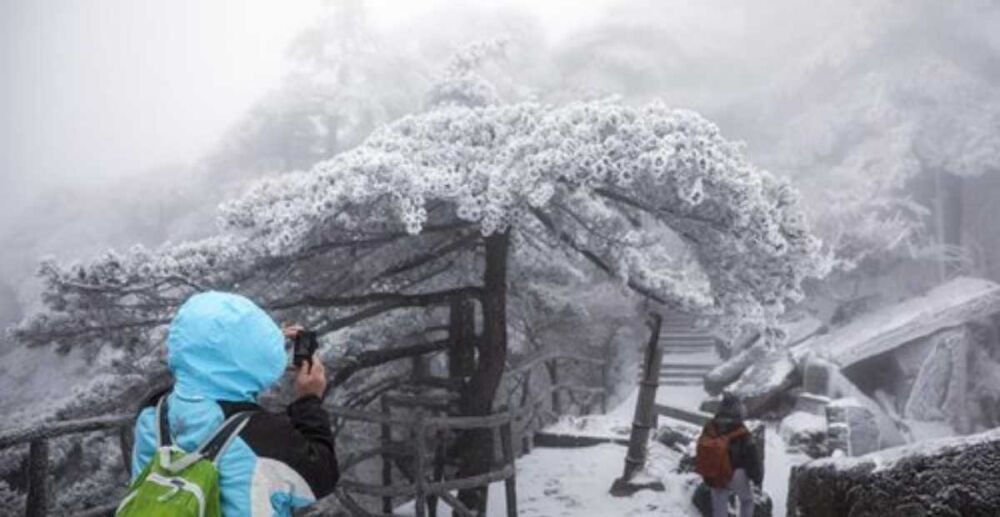 (វីដេអូ) ភ្នំ Huanghua ប្រែក្លាយជា “ឋានសួគ៌ា” បន្ទាប់ពីព្រឹលធ្លាក់ដើមរដូវ