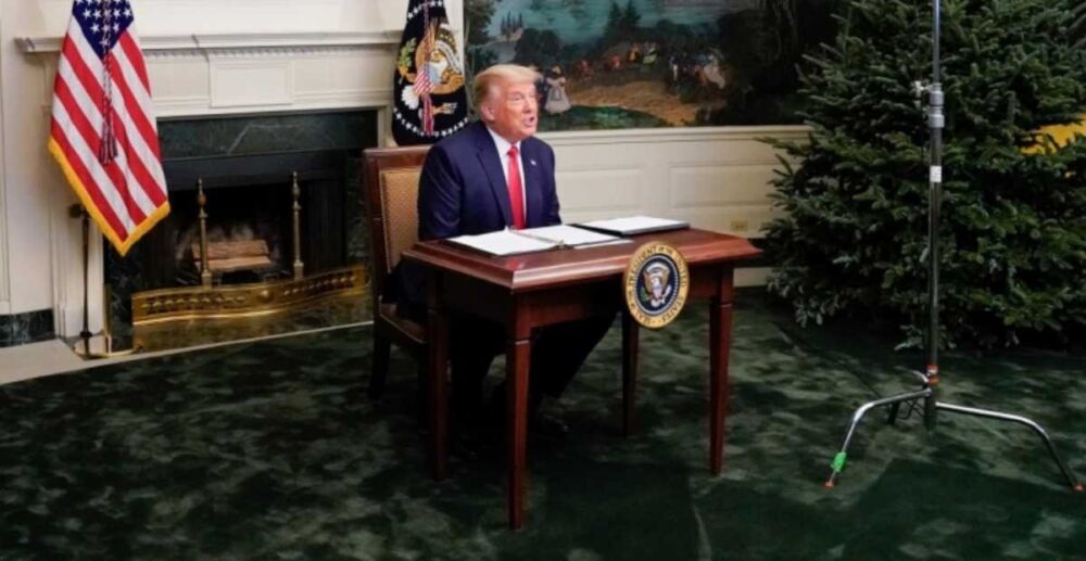 Trump ប្រើប្រាស់តុប្រជុំខ្នាតតូចខុសពីធម្មតា ធ្វើឱ្យសាធារណជនមានការភ្ញាក់ផ្អើល