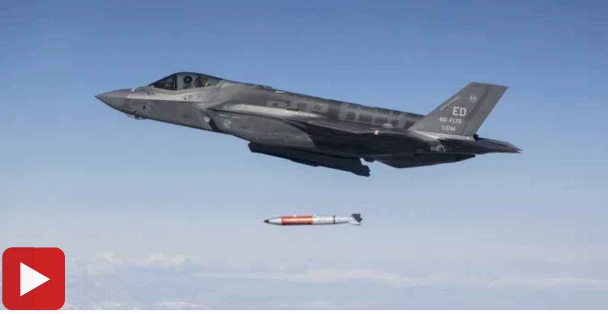 (វីដេអូ) យន្ត​ហោះ​ចម្បាំង​បំបាំង​កាយ​ F-35A ​​ទម្លាក់​គ្រាប់​បែក​នុយ​ក្លេអែរ​​នៅ​លើ​តំបន់​ពិសោធន៍​និង​ហ្វឹក​ហាត់​យោធា​ Nevada