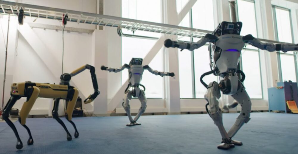 (វីដេអូ) ក្រុម​រ៉ូ​បូត​របស់ Boston Dynamics នាំគ្នា​រាំរែក​ជូនពរ​ឆ្នាំ​ថ្មី