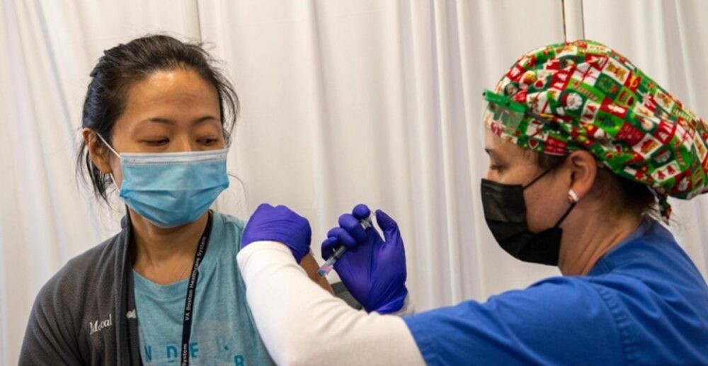 ពលរដ្ឋ​អាមេរិកាំង​ជាង​មួយ​លាន​នាក់ បាន​ចាក់​វ៉ា​ក់សាំង Covid-19 លើកទីមួយ​រួចហើយ