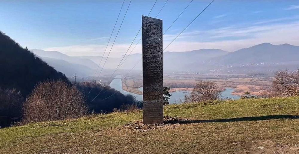 បង្គោល​លោហធាតុ​អាថ៌កំបាំង​នៅ​រូ​ម៉ា​នី បាន​បាត់​ខ្លួន​ដែរ​ហើយ! ប្រជាជន​ក្នុង​តំបន់ អះអាងថា មាន​ពន្លឺ​ចម្លែក​នៅត្រង់​ទីតាំង​នៃ​បង្គោល​នោះ