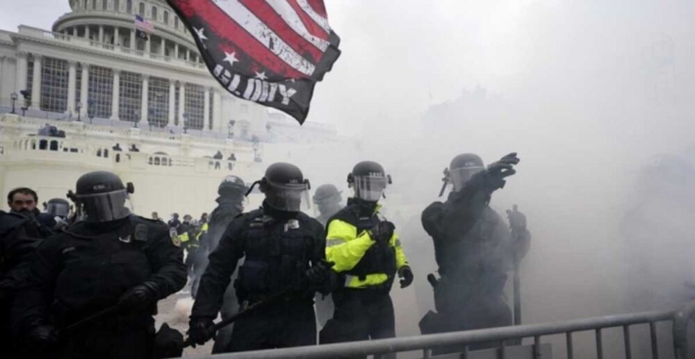 FBI ព្រមាន​ថា​ «បាតុកម្ម​ប្រដាប់អាវុធ» នៅ​ទូទាំង​សហរដ្ឋអាមេរិក នឹង​អាច​កើត​ឡើង​មុន​ថ្ងៃ​​ចូល​កាន់​តំណែង​របស់​លោក​ Biden