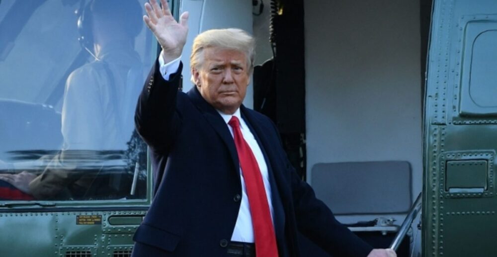 ធនាគារ​នាំគ្នា​បិទ​គណនី​របស់ Trump