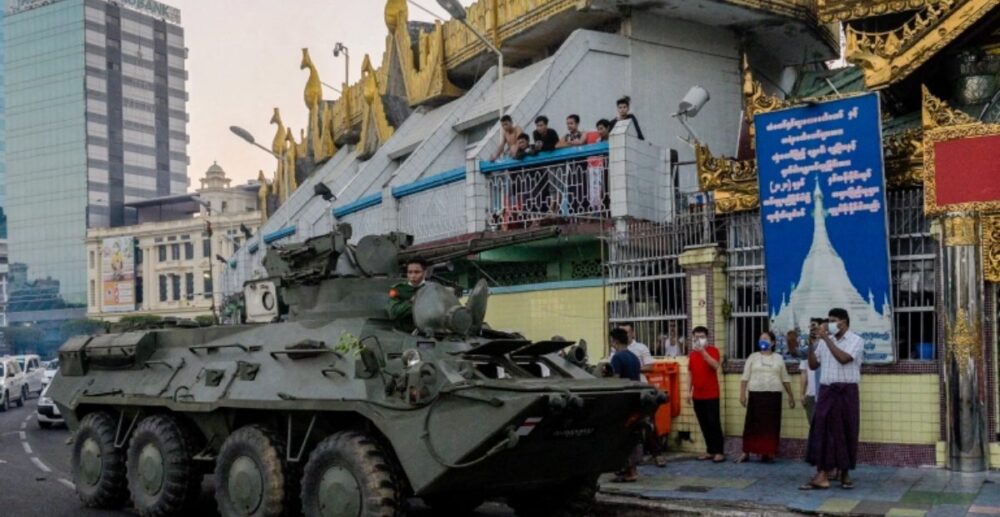 មី​យ៉ាន​ម៉ា​ផ្ដាច់​អ៊ី​ន​ធើ​ណិ​ត និង​ដាក់ពង្រាយ​រថពាសដែក​នៅ​ទីក្រុងធំៗ ក្រោយ​រដ្ឋប្រហារ​យោធា