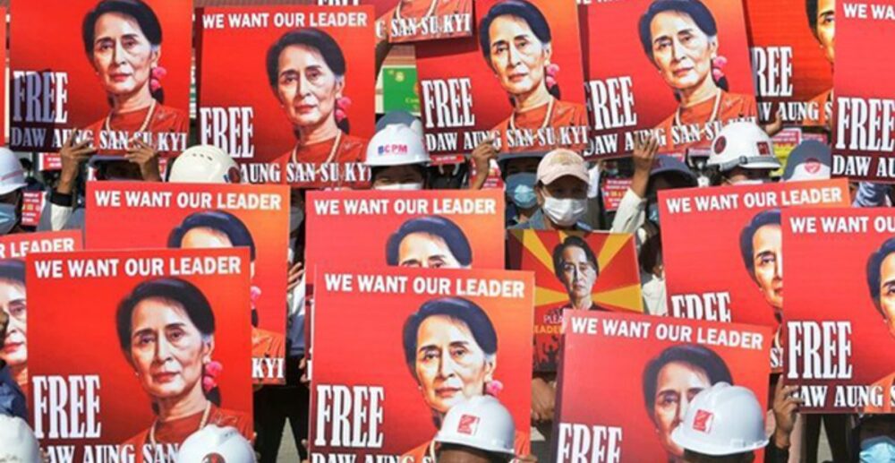 លោកស្រី Aung San Suu Kyi បង្ហាញខ្លួន​នៅ​តុលាការ