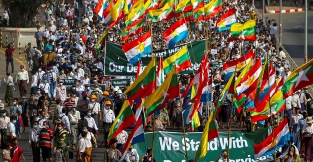 ក្រុមបាតុករប្រឆាំង និងគាំទ្រកងទ័ពនៅមីយ៉ានម៉ា ប៉ះទង្គិចគ្នា