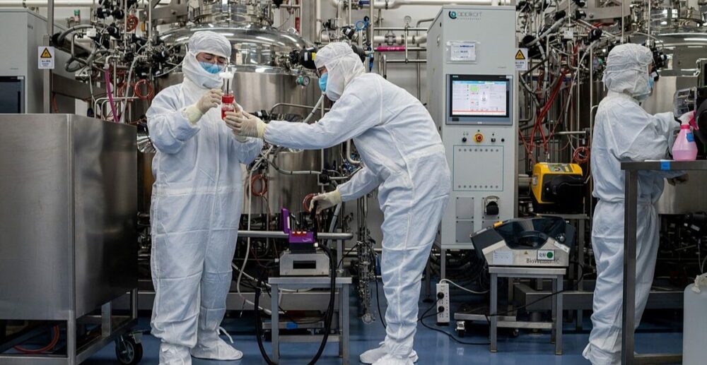 ប​ង្រា​ប​ទីតាំង​ផលិត​វ៉ាក់សាំង Covid-19 ក្លែងក្លាយ ដែល​ធ្វើឡើង​អំពី​ទឹកអំបិល និង​លក់​ក្នុងតម្លៃ​ខ្ពស់