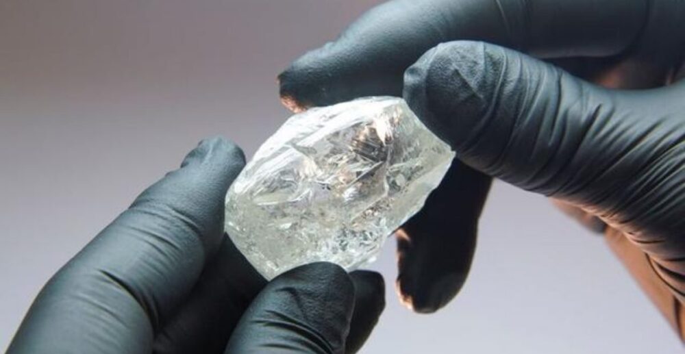 ដេញថ្លៃត្បូងពេជ្រទម្ងន់ 242ការ៉ាត 1គ្រាប់ តម្លៃបឋម 2លានដុល្លារអាមេរិក