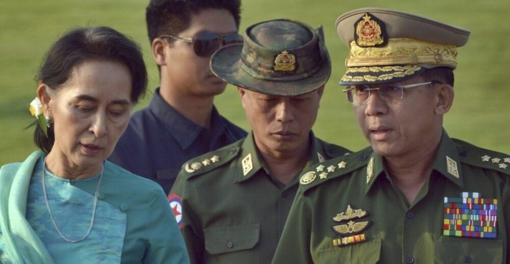 កងទ័ព​មី​យ៉ាន​ម៉ា​ឃុំខ្លួន​តំណាងរាស្ត្រ 400 នាក់ នៅក្នុង​អគារ​សម្រាប់​មន្ត្រី​រដ្ឋកា​រ