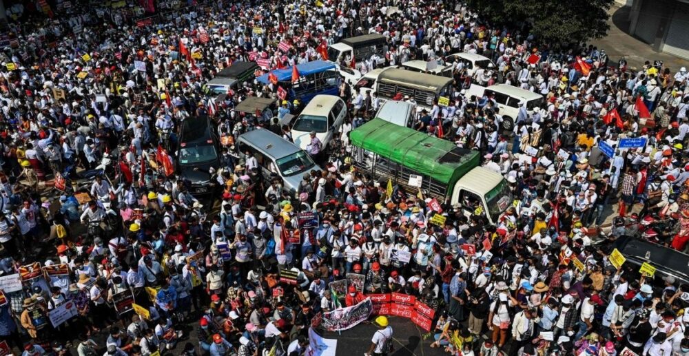 ស្ថាន​ភាព​ប្រឈម​មុខ​ដាក់​គ្នា​រវាង​ក្រុមប៉ុលិសមីយ៉ានម៉ា និង​​ក្រុមបាតុករប្រឆាំងរដ្ឋប្រហារ គិត​មក​ដល់​ថ្ងៃ​នេះ​