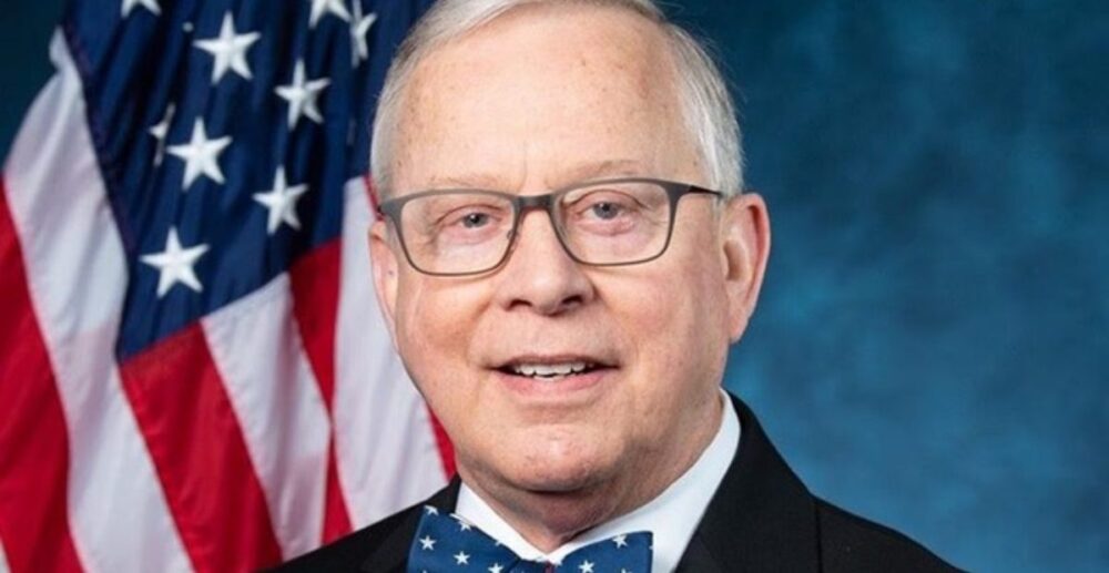 តំណាងរាស្ត្រ​អាមេរិក​ដំបូង​គេ​ដែល​ស្លាប់​ដោយសារ Covid-19