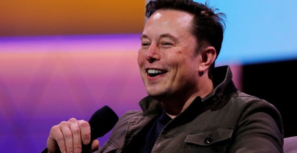 ត្រូវ​តំណាងរាស្ត្រ​រិះគន់ថា «មាន​ហូ​សហេតុ» Elon Musk ថា «ខ្ញុំ​កំពុង​សន្សំ​ប្រាក់​ដើម្បី​ជួយ​ដល់​មនុស្សជាតិ»