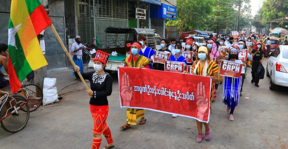 ពលរដ្ឋ​មី​យ៉ាន​ម៉ា​រាប់ពាន់នាក់​បន្ត​ចេញ​ធ្វើបាតុកម្ម ក្រោយ «នៅ​ស្ងៀម» បាន​មួយថ្ងៃ