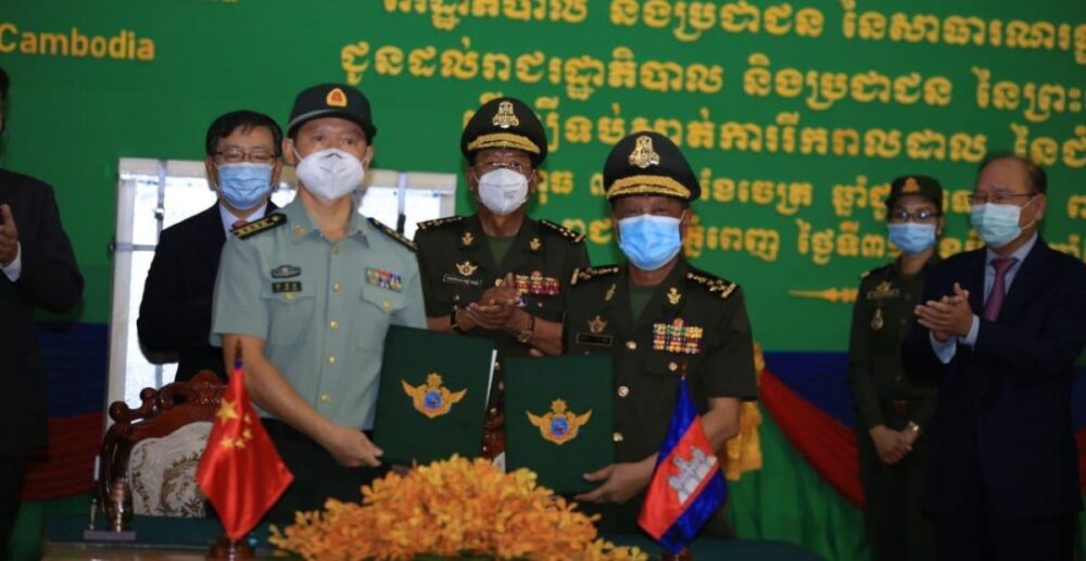 ជំនួយ​ជា​វ៉ាក់សាំង​បង្ការ Covid-19 របស់​ចិន ត្រូវបាន​ប្រគល់ដល់ដៃ​កម្ពុជា​រួចហើយ