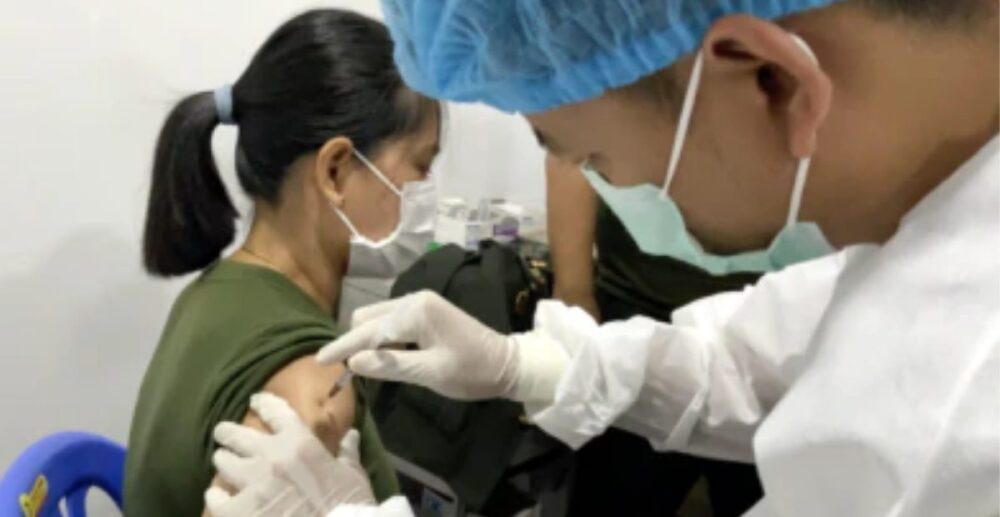 សេចក្តីណែនាំអំពីការចាក់វ៉ាក់សាំងបង្ការ Covid-19 ក្នុងបរិបទនៃការអនុវត្តន៍វិធានការបិទខ្ទប់ភូមិសាស្ត្ររាជធានីភ្នំពេញ និងក្រុងតាខ្មៅនៃខេត្តកណ្តាល នាថ្ងៃទី17មេសា 2021