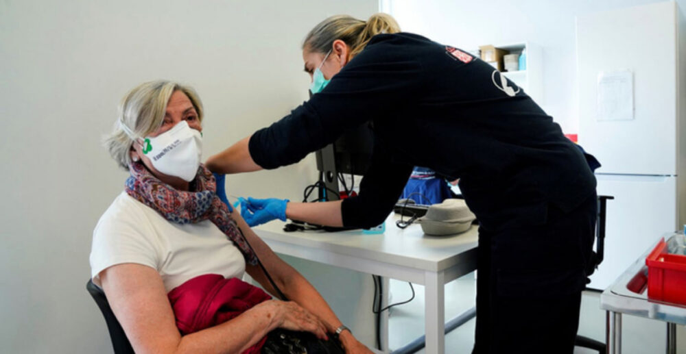 អង់គ្លេស៖ មនុស្ស 23នាក់បានស្លាប់ដោយសារបញ្ហាកកឈាម ក្រោយការចាក់វ៉ាក់សាំង AstraZeneca