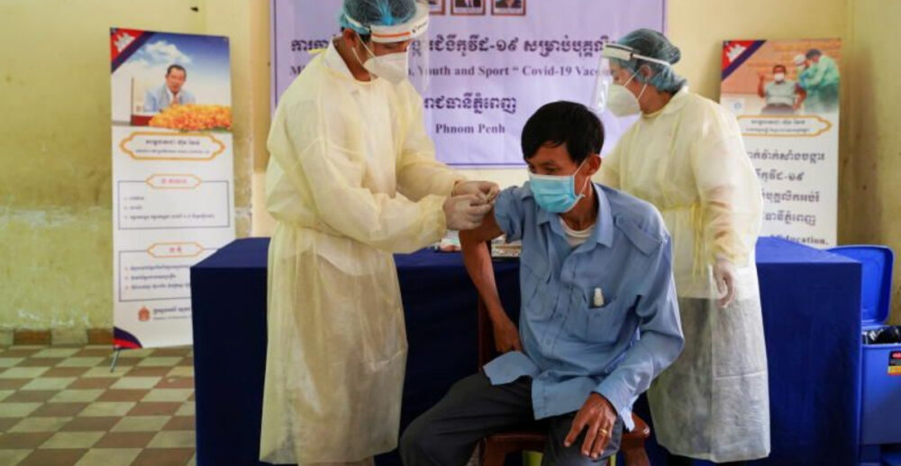 វ៉ាក់សាំង​Covid-19 នៅ​កម្ពុជា! តួលេខ​ពលរដ្ឋ​ដែល​បាន​ចាក់​រួចរាល់ នឹង​កើន​ដល់​ជាង2លាន​នាក់ បន្ទាប់ពី​បញ្ចប់​ការចាក់​នៅ​តំបន់​ក្រហម