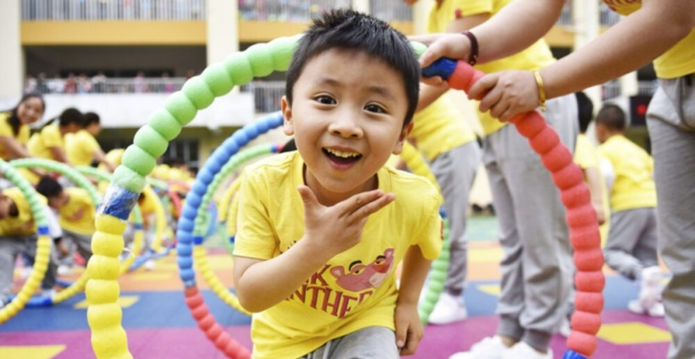 ចិន អនុញ្ញាតឱ្យ​ប្ដី-ប្រពន្ធ​គ្រប់​គូ អាច​យ​កកូន​បាន 3នាក់