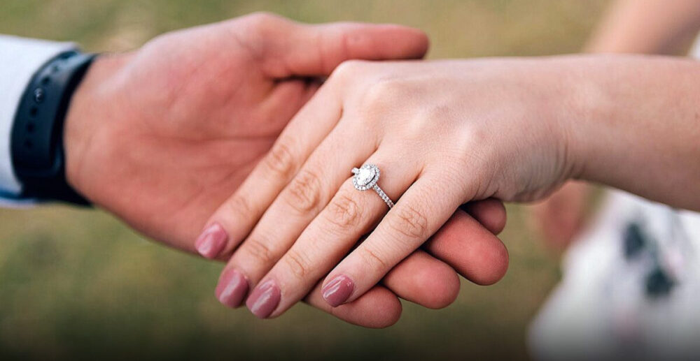 កំលោះអាមេរិកកើតទុក្ខព្រួយ ខំសន្សំ​លុយ​ច្រើនឆ្នាំ ទិញចិញ្ចៀនពេជ្រ តម្លៃខ្ទង់ $ម៉ឺន ឱ្យគូដណ្ដឹង ស្រាប់តែនាងមិនពេញចិត្ត