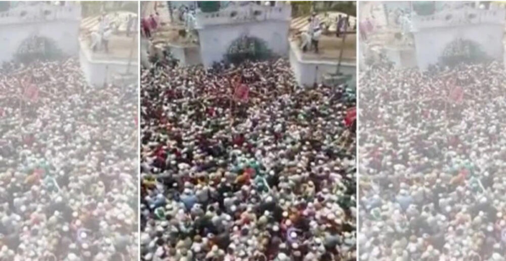 (វីដេអូ)-សាសនិកអ៊ីស្លាមរាប់ពាន់នាក់ ប្រជ្រៀតគ្នា ដង្ហែសពអាចារ្យដ៏ល្បីឈ្មោះមួយរូប នៅឥណ្ឌា ដោយមិនខ្ចីអើពើដល់ COVID-19!