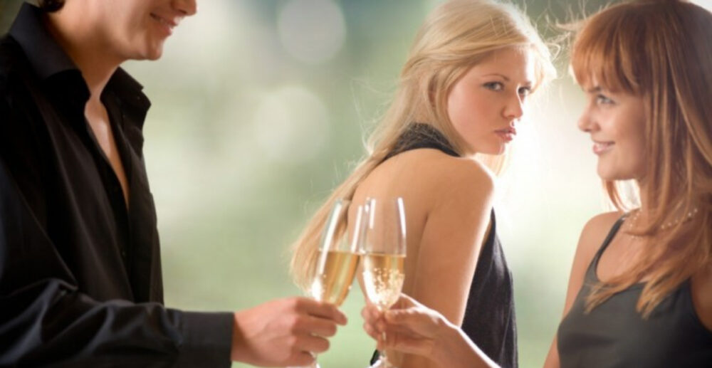 វិធីទប់ទល់ ពេលមានអារម្មណ៍ប្រចណ្ឌ ហួងហែងគូស្នេហ៍ជ្រុលពេក