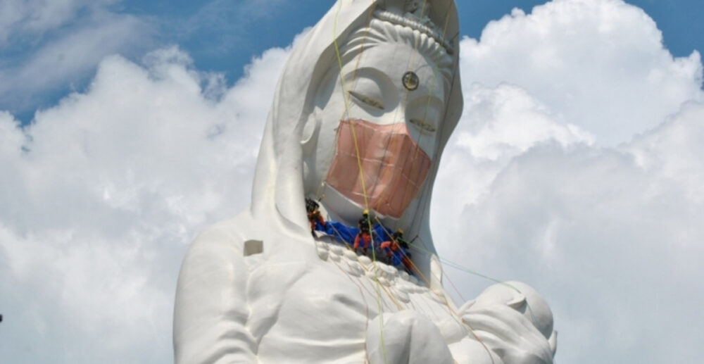 ជប៉ុន ពាក់​ម៉ាស់ ថ្វាយ​រូបសំណាក​ព្រះ​ពោធិសត្វ កម្ពស់​ជិត 60ម៉ែត្រ