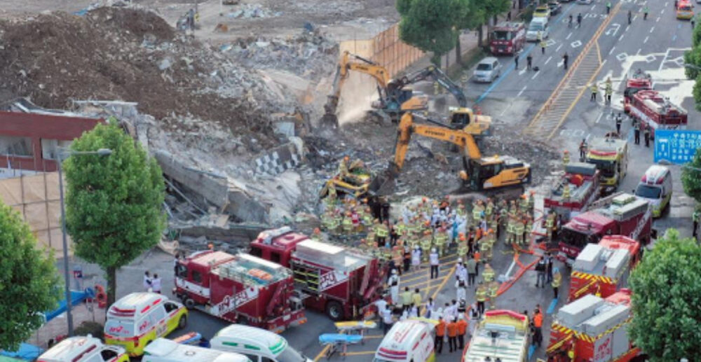 (វីដេអូ)-រលំ​អគារ សង្កត់​លើ​រថយន្តក្រុង! មនុស្ស​ជិត 20នាក់​បាន​ស្លាប់ និង​រងរបួស​ធ្ងន់ធ្ង​រ