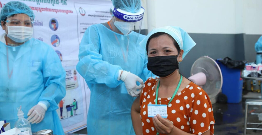 កម្ពុជា ចាក់​វ៉ាក់សាំង​បង្ការ COVID-19 ជូន​ពលរដ្ឋ​​បាន​​ជិត​ 2,649,000​នាក់