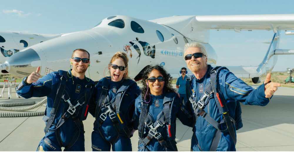 (វីដេអូ)-មហាសេដ្ឋី Richard Branson ហោះហើរ​ទៅកាន់​ទី​អវកាស​លើកដំបូង ដោយ​ជោគជ័យ