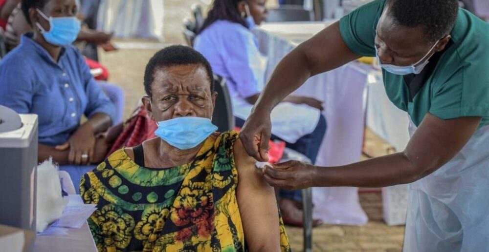 ដោយ​ទុកចិត្ត​វេជ្ជបណ្ឌិត ពលរដ្ឋ អ៊ូ​ហ្គ​ង់​ដា 800 នាក់ ត្រូវគេ​ចាក់​វ៉ាក់សាំង COVID-19 ក្លែងក្លាយ