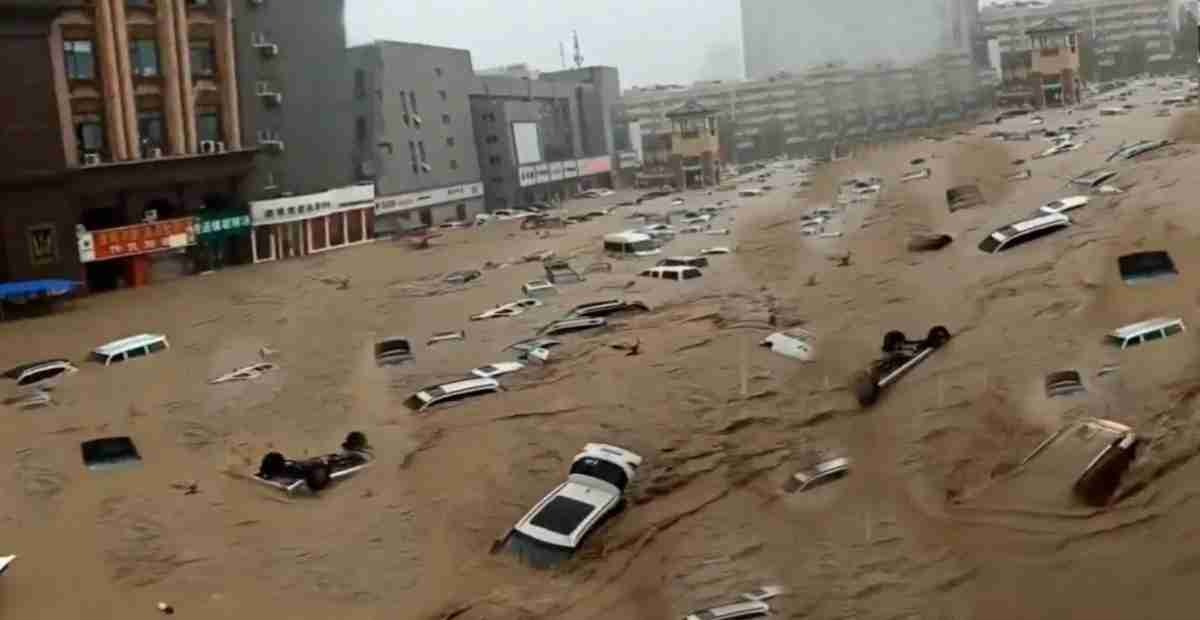 ចិន បំផ្ទុះ​ទំនប់ទឹក ដើម្បី​បង្វែរ​ទិស​មហា​ទឹកជំនន់