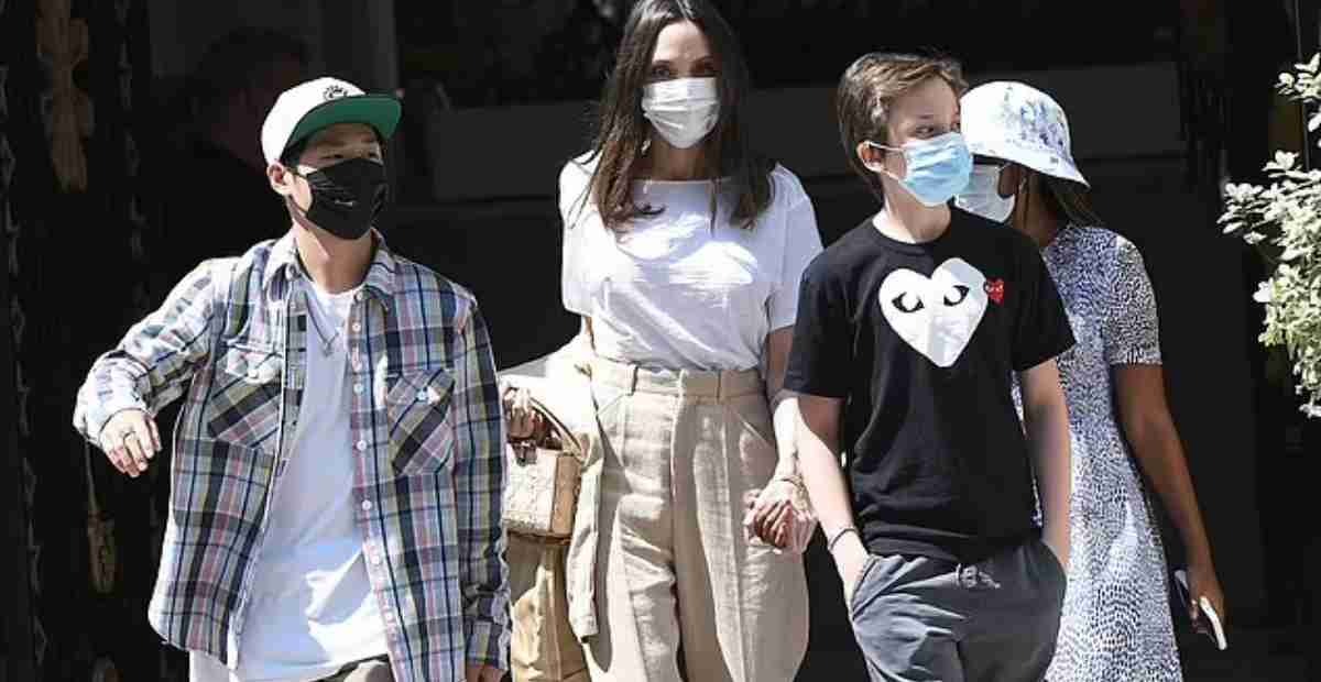 កំពូល​តារា​សំដែង Angelina Jolie ដើរទេស​ចរណ៍​ជាមួយកូនៗ ក្រោយ​ជាប់​ក្នុងផ្ទះ​ដោយសារ COVID-19